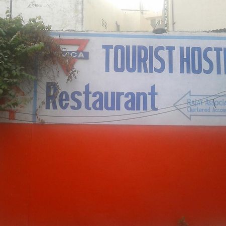Radiant Ymca Tourist Hostel Varanasi Esterno foto