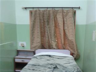 Radiant Ymca Tourist Hostel Varanasi Esterno foto