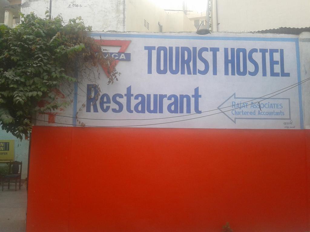 Radiant Ymca Tourist Hostel Varanasi Esterno foto